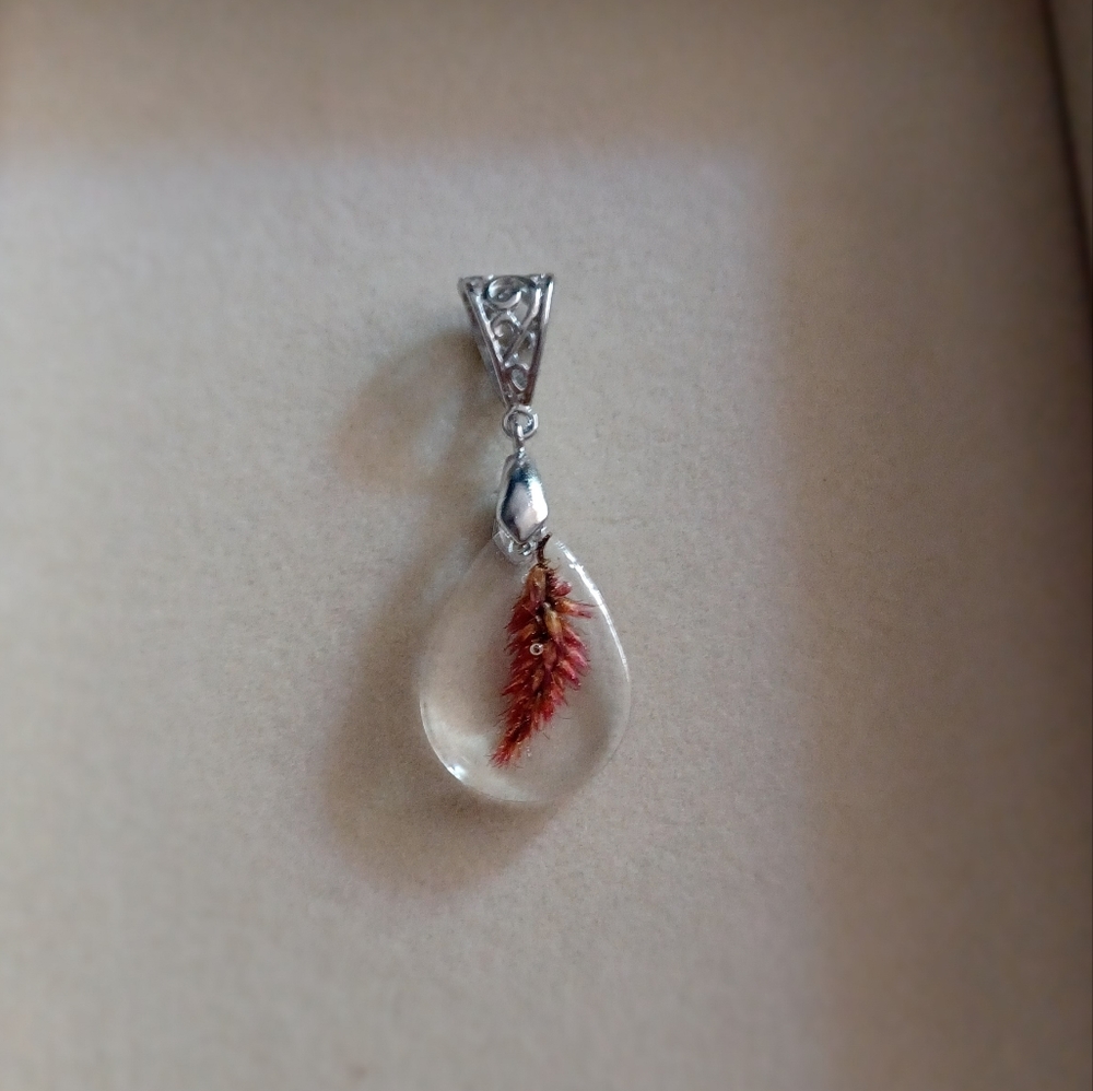 Lovely 😍  floral resin pendant
